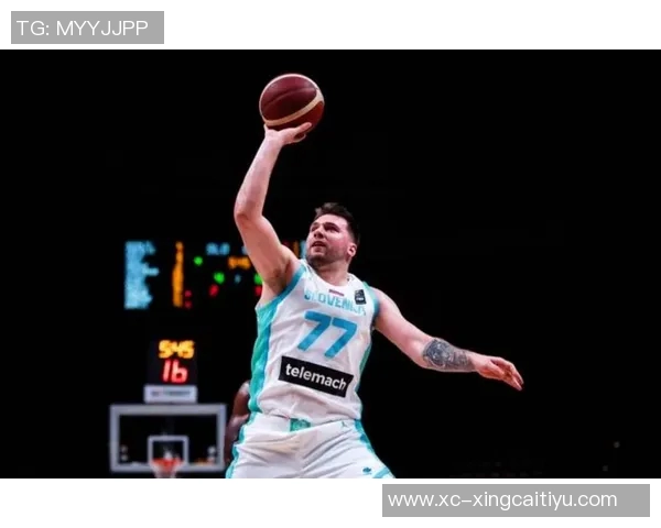 里夫斯分析詹姆斯如何利用东契奇被包夹后的4打3优势进行进攻